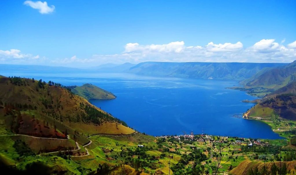 lake toba view from simarjarunjung